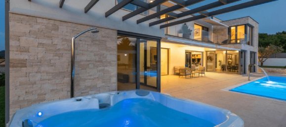 5 غرف نوم فيلا في Motovun, Croatia رقم 156 3