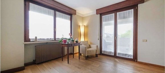 6 rooms Apartment in Sona, Italy No. 53124 3