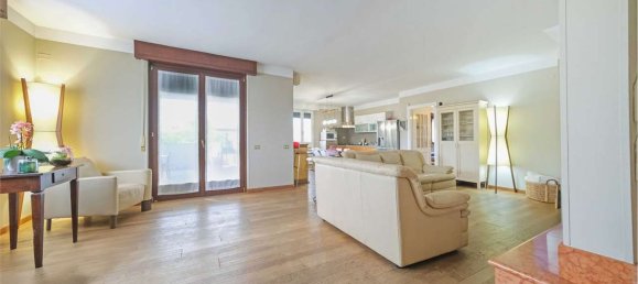 6 rooms Apartment in Sona, Italy No. 53124 2