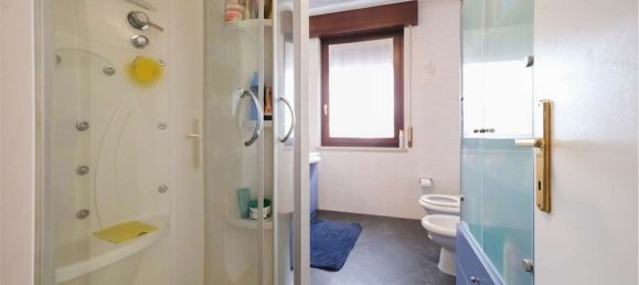 6 rooms Apartment in Sona, Italy No. 53124 26