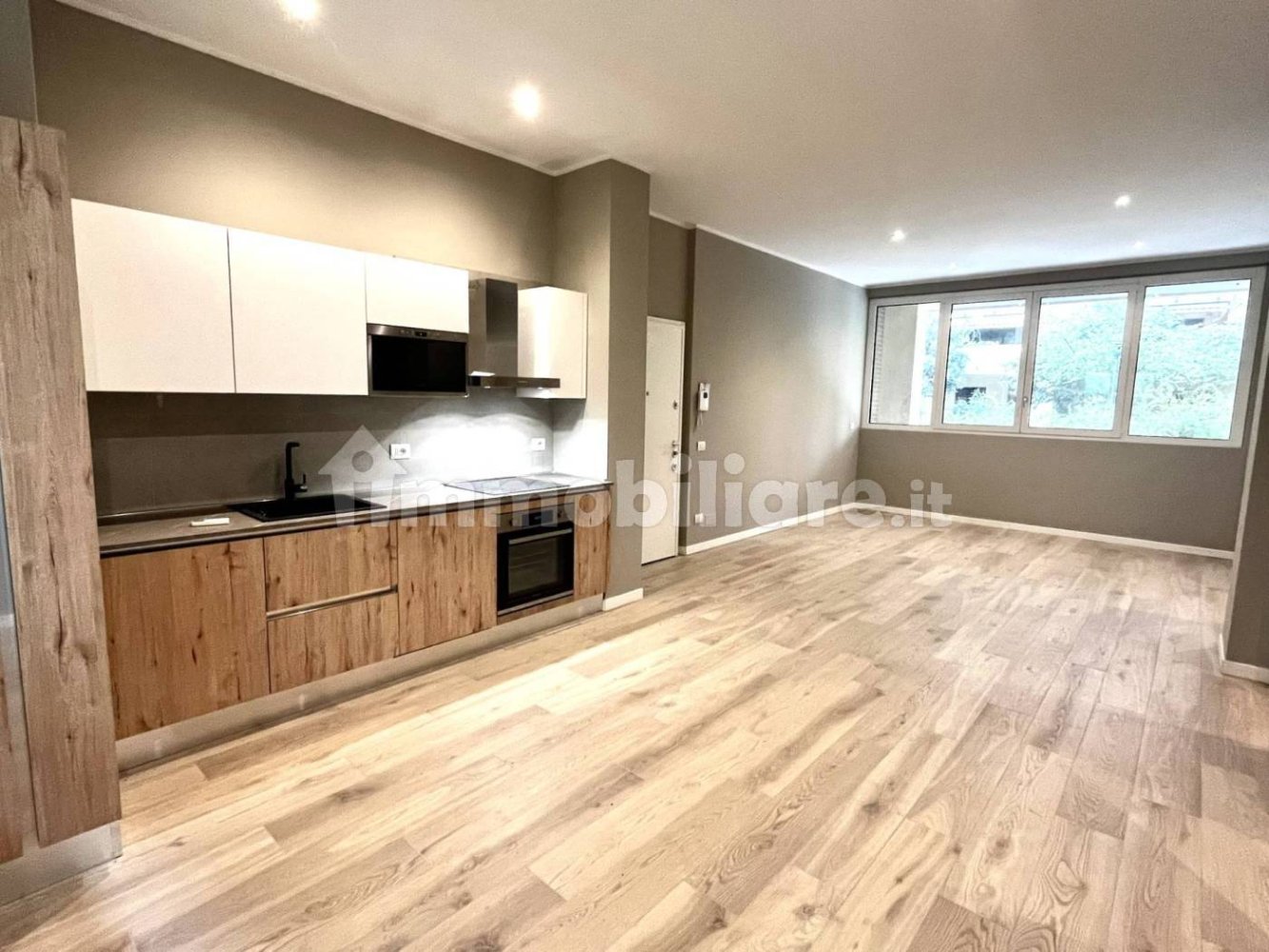 2 bedrooms Apartment in Milan, Italy No. 337040