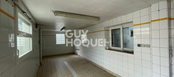 3 bedrooms House in Saint-Doulchard, France No. 93411 5