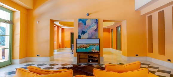 6 bedrooms Villa in Cadiz, Spain No. 140915 2