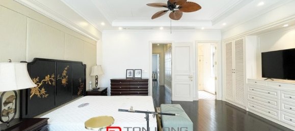 4 bedrooms Villa in Long Bien, Vietnam No. 556 18