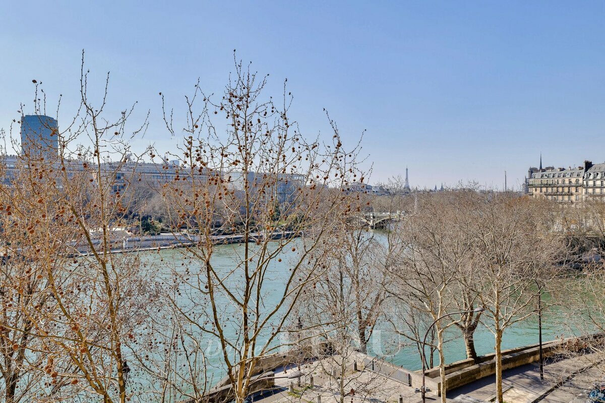 3 bedrooms Castles in Paris, France No. 117683