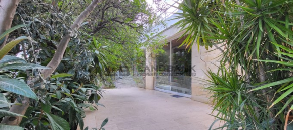 5 bedrooms House in Nicosia, Cyprus No. 13685 7