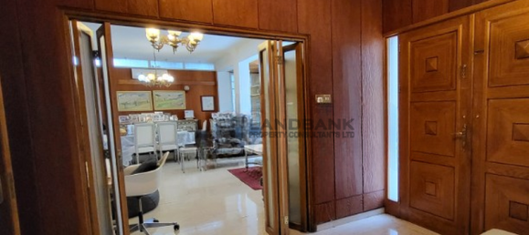 5 bedrooms House in Nicosia, Cyprus No. 13685 4