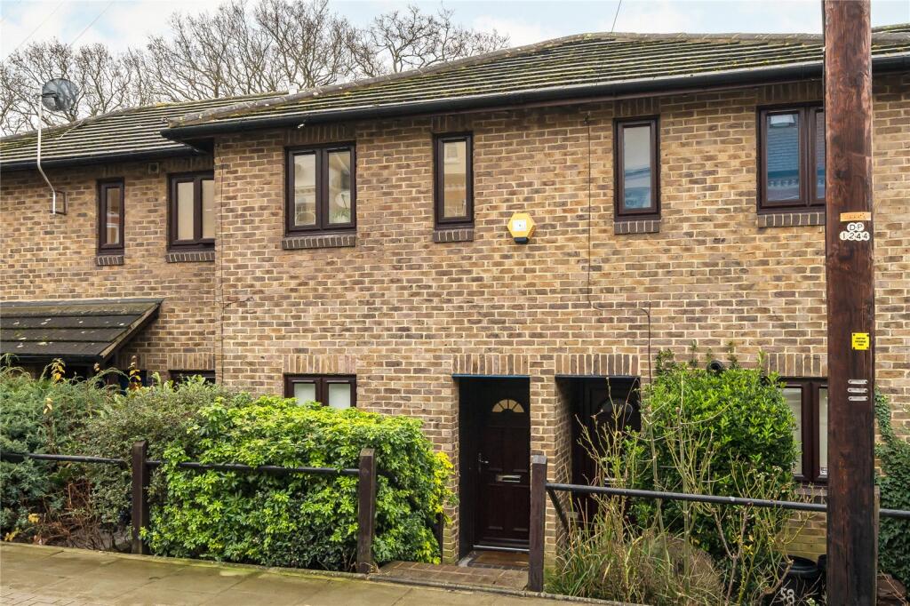 2 bedrooms House in London, United Kingdom No. 12931