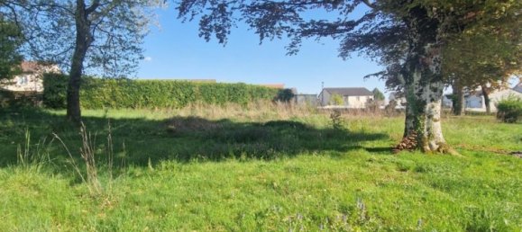 533m² Land in Pierrepont, France No. 83052 5