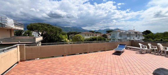3 bedrooms Penthouse in Montignoso, Italy No. 294586 11