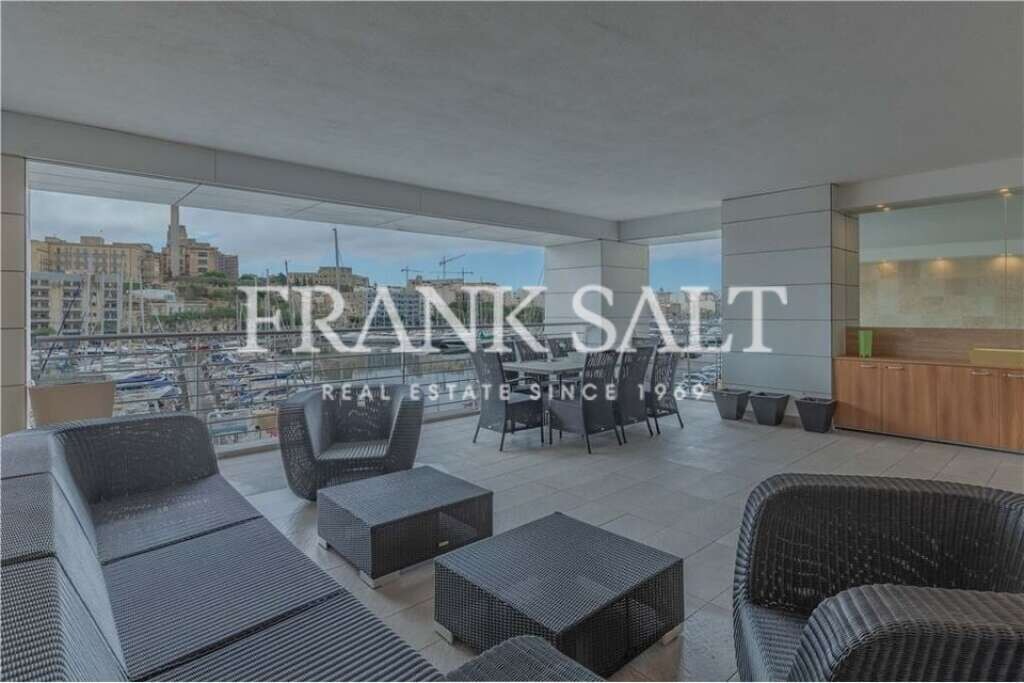 3 bedrooms Apartment in Ta' Xbiex, Malta No. 9159