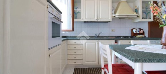 2 rooms Apartment in Jesolo, Italy No. 259993 4