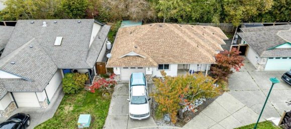 2 bedrooms House in British Columbia, Canada No. 1274 2