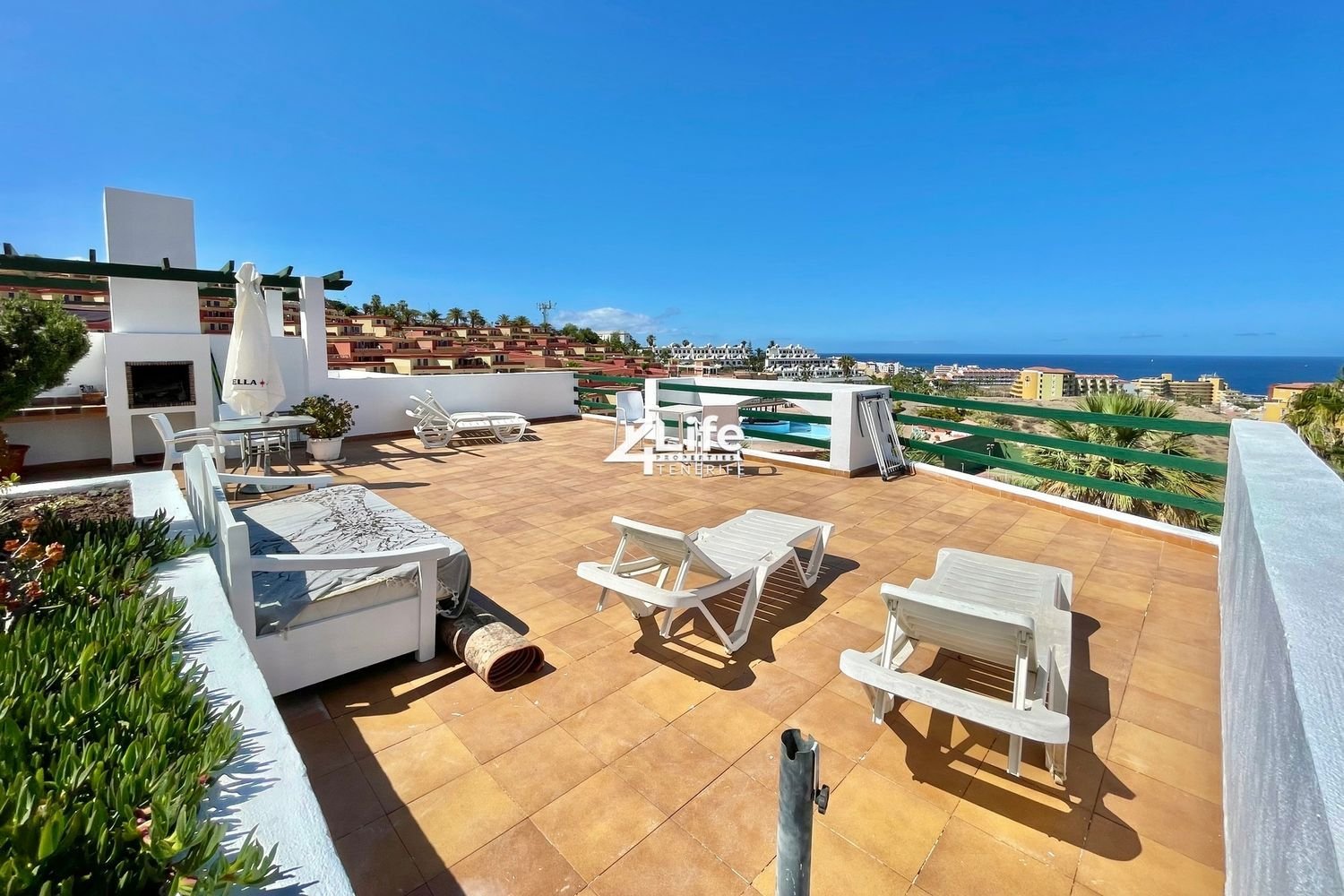 Apartamento de 2 dormitorios en Adeje, Spain No. 194387