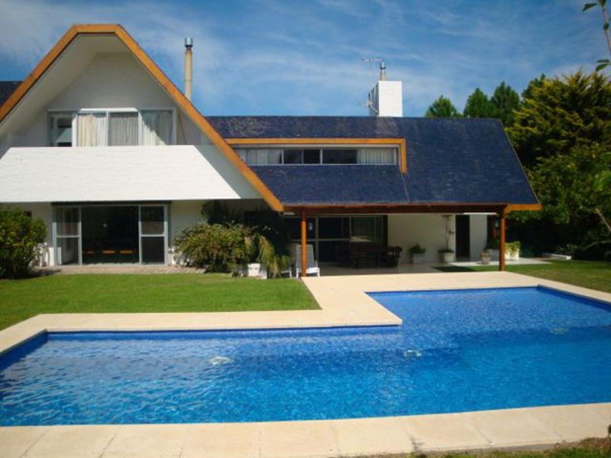 3 bedrooms House in Maldonado, Uruguay No. 3690