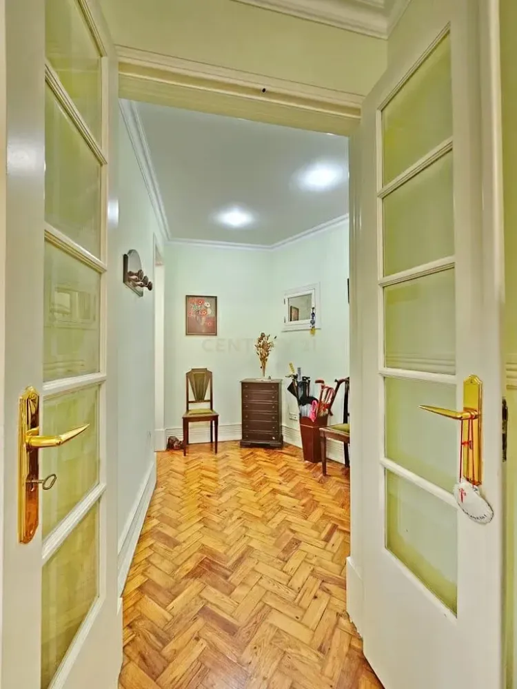 5 bedrooms Apartment in Lisbon, Portugal No. 216902