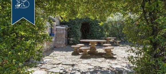 100 bedrooms Villa in Castiglione del Lago, Italy No. 129620 35