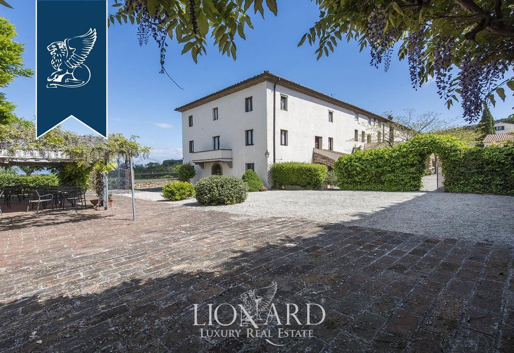 100 bedrooms Villa in Castiglione del Lago, Italy No. 129620