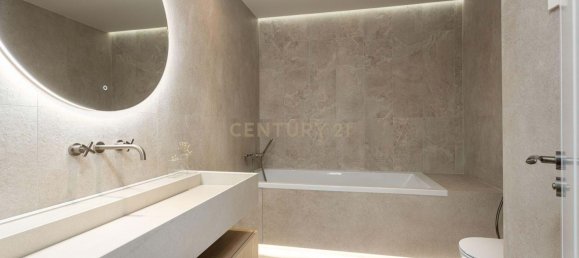 Apartamento de 3 dormitorios en Eixample, Spain No. 134767 2