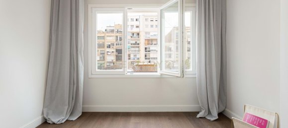 Apartamento de 3 dormitorios en Eixample, Spain No. 134767 9
