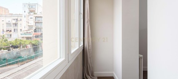 Apartamento de 3 dormitorios en Eixample, Spain No. 134767 10