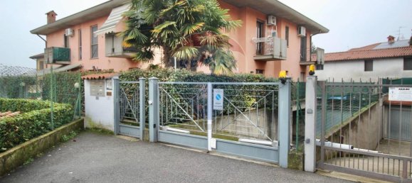 2غرفة شقة في Brembate, Italy رقم 26325 17