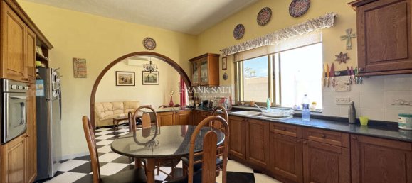 3 bedrooms Bungalow in Mellieha, Malta No. 402 4