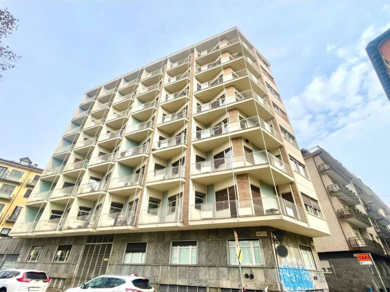 6 rooms Apartment in Turin, Italy No. 30706