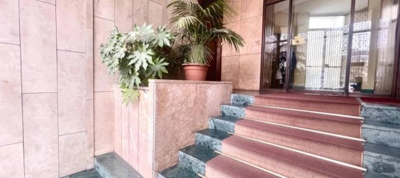 6 rooms Apartment in Turin, Italy No. 30706 2