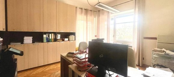 6 rooms Apartment in Turin, Italy No. 30706 10