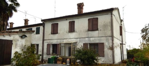 Apartamento de 4 habitaciónes en Ferrara, Italy No. 25136 2