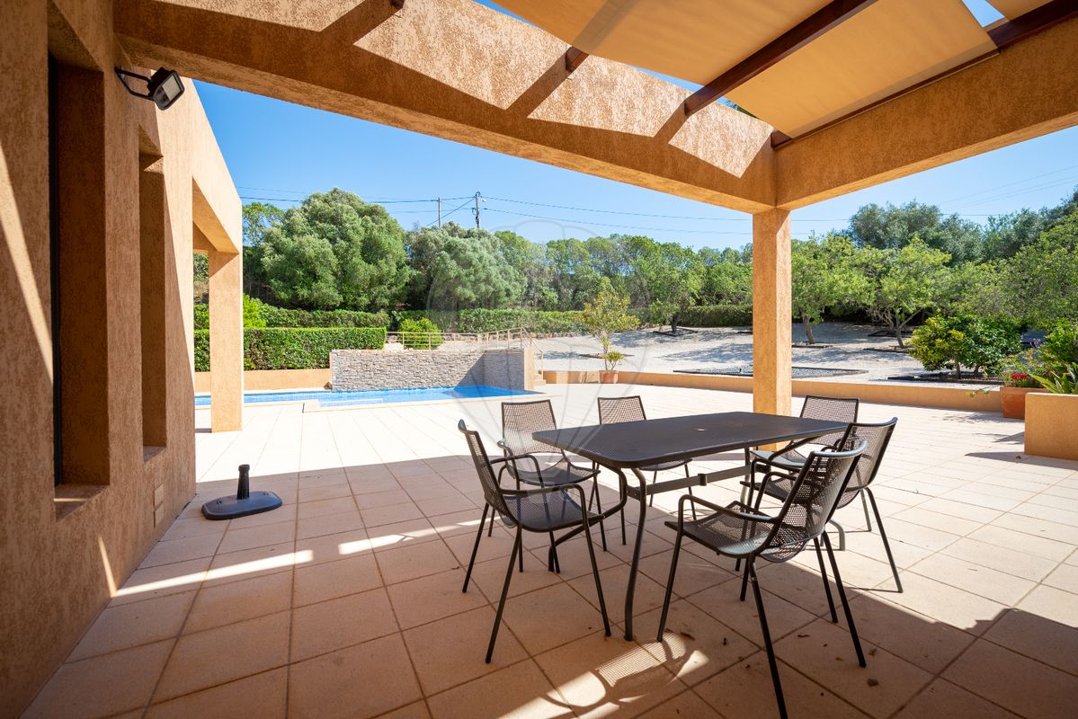 Дом с 5 спальнями в Лагуш, Португалия № 160949