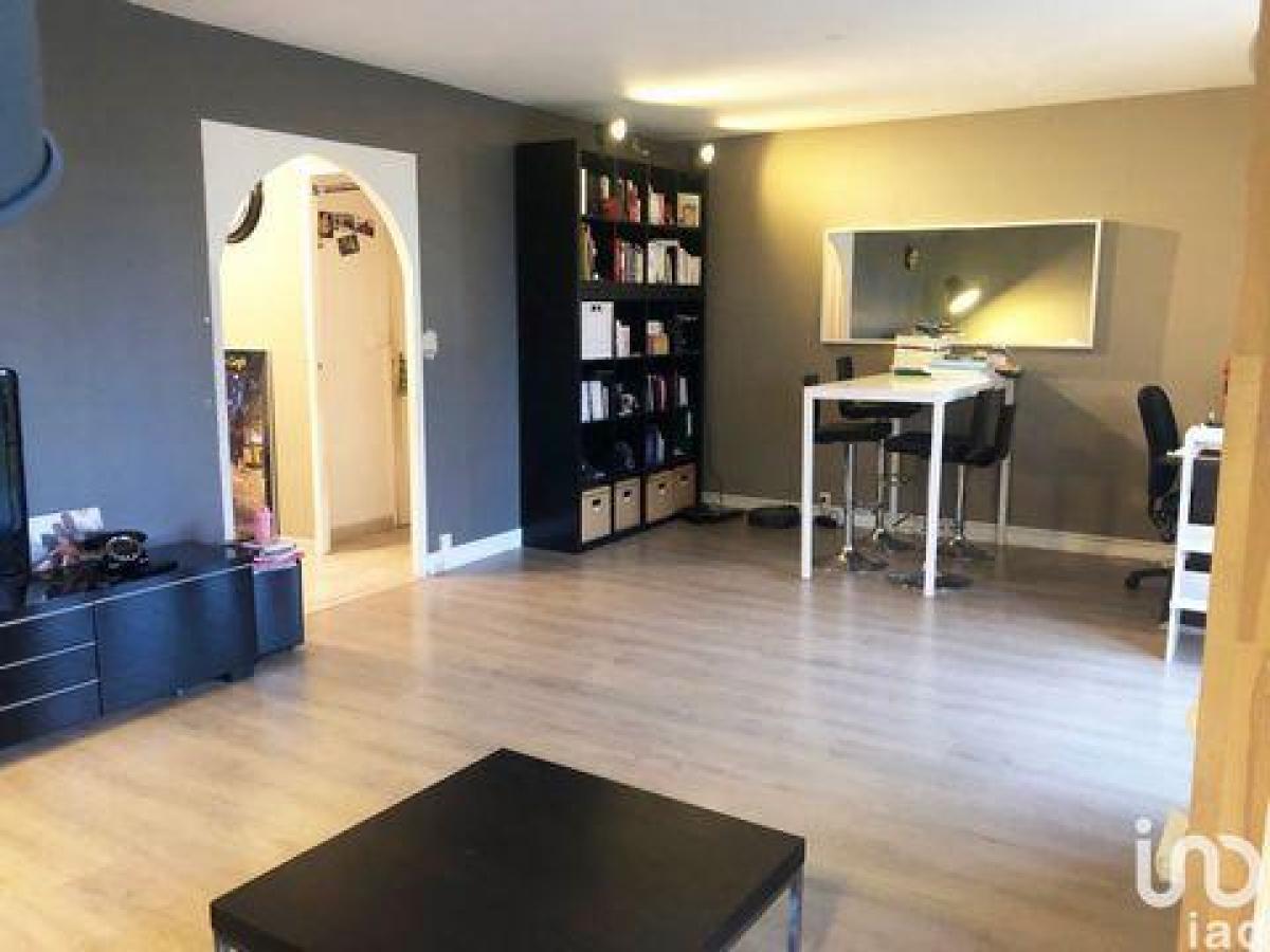 2 bedrooms Condo in Chantilly, France No. 14051
