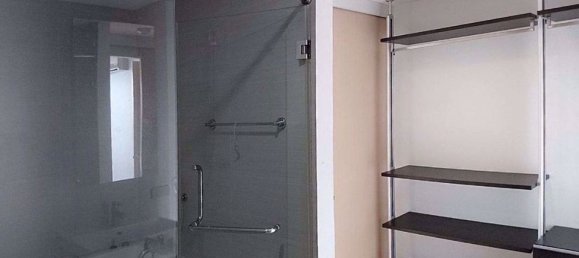 Apartamento com 2 quartos em condomínio em Khlong Toei, Thailand N.º 4729 5
