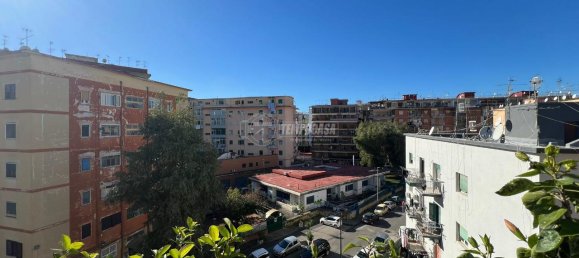 Apartamento de 4 divisões em Naples, Italy N.º 25213 47