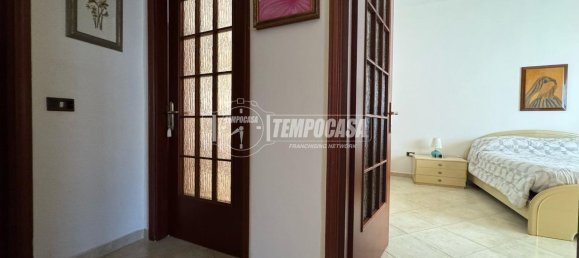 4 rooms Apartment in Naples, Italy No. 25213 2