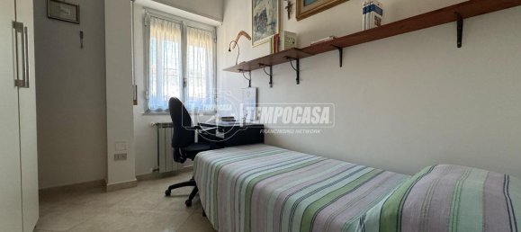 4 rooms Apartment in Naples, Italy No. 25213 3