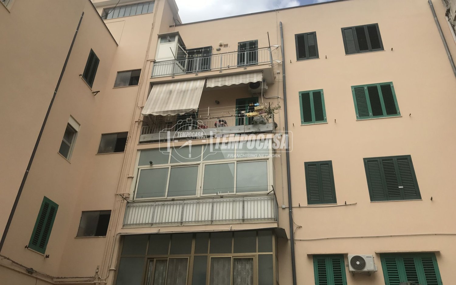 3 bedrooms Apartment in Messina, Italy No. 312586