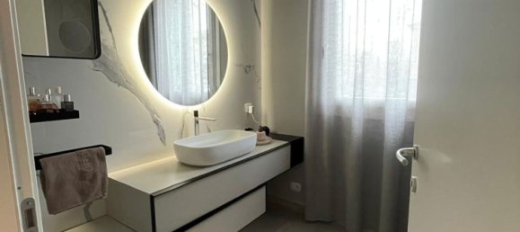 3-salle Appartement à Mirandola, Italy No. 16252 8