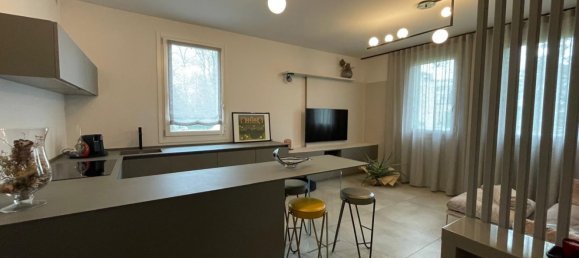 3-salle Appartement à Mirandola, Italy No. 16252 2