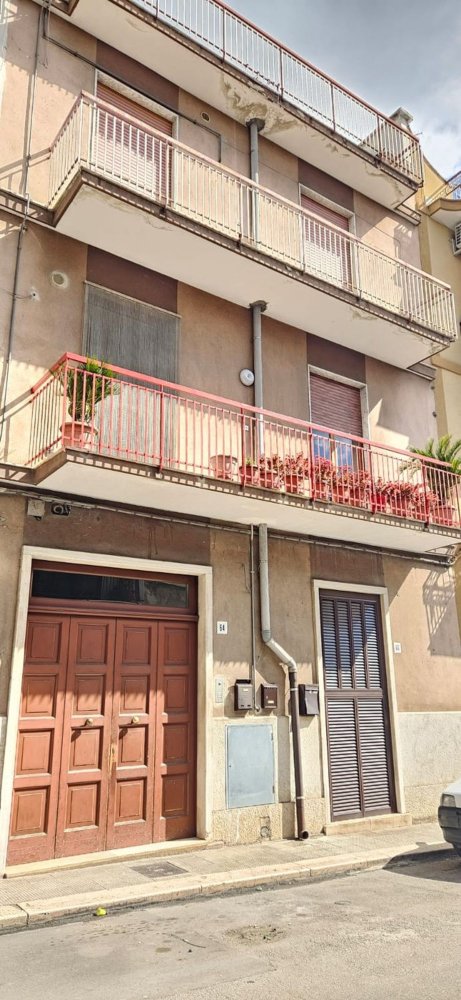4 rooms Apartment in Andria, Italy No. 106874