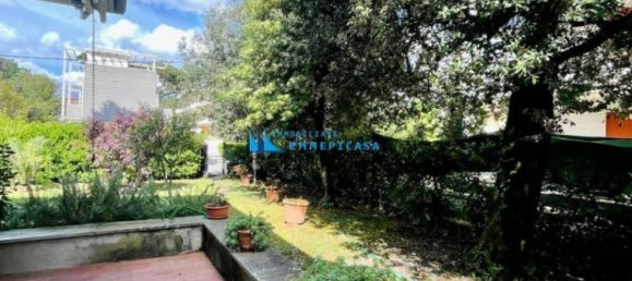 3 bedrooms Apartment in Massa, Italy No. 193016 5