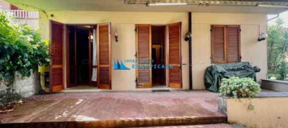 3 bedrooms Apartment in Massa, Italy No. 193016 3