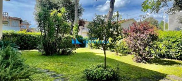 3 bedrooms Apartment in Massa, Italy No. 193016 6