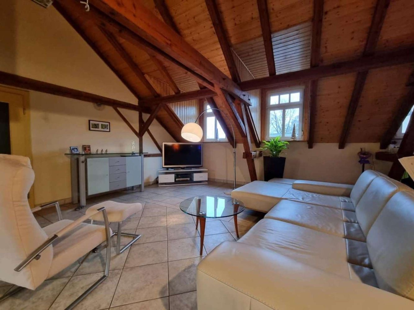 Casa de 6 dormitorios en Coburg, Germany No. 180297