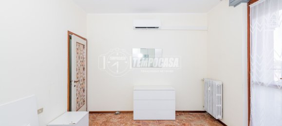3 rooms Apartment in San Giuliano Milanese, Italy No. 274436 5