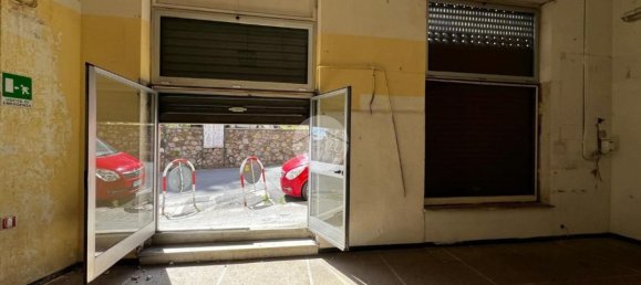 40m² Commercial property in Genoa, Italy No. 347672 18
