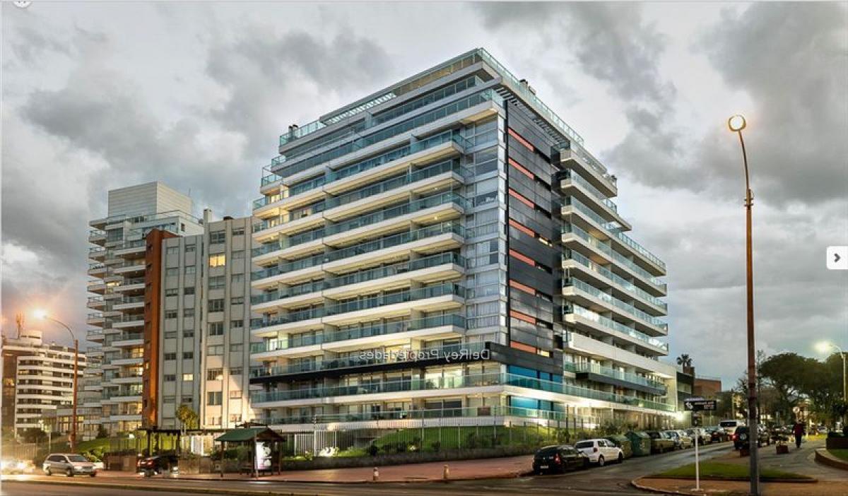 3 bedrooms Apartment in Montevideo, Uruguay No. 9509