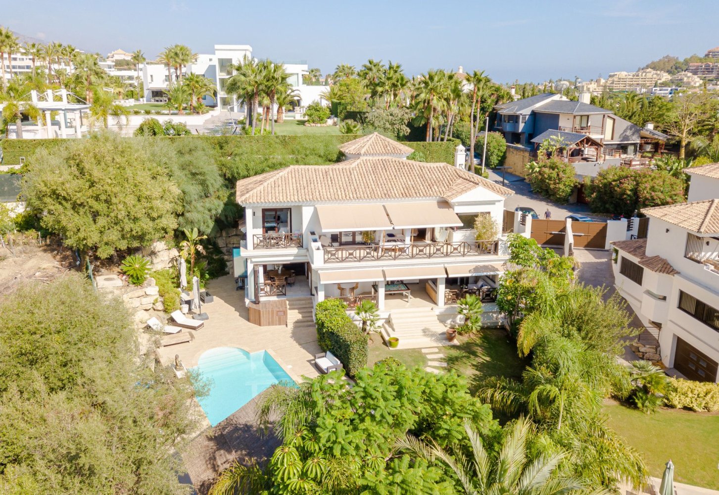 4 bedrooms Villa in Marbella, Spain No. 121244