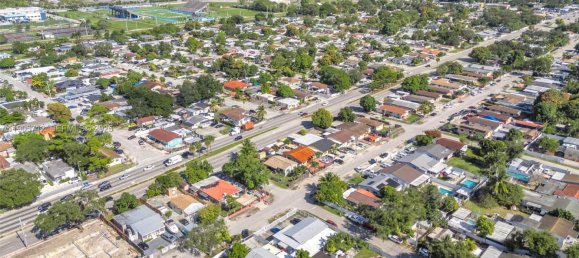 4 dormitorios villa en venta en Miami, Miami-Dade, Florida, USA № 614174 22